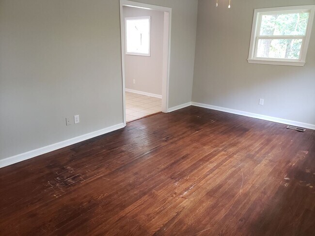 Foto del edificio - Beautiful 2 Bedroom 1 Bathroom Duplex Conv...