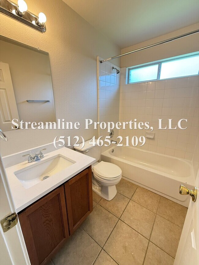 Foto del edificio - Beautiful, Clean 4 Bedroom 2 bath house