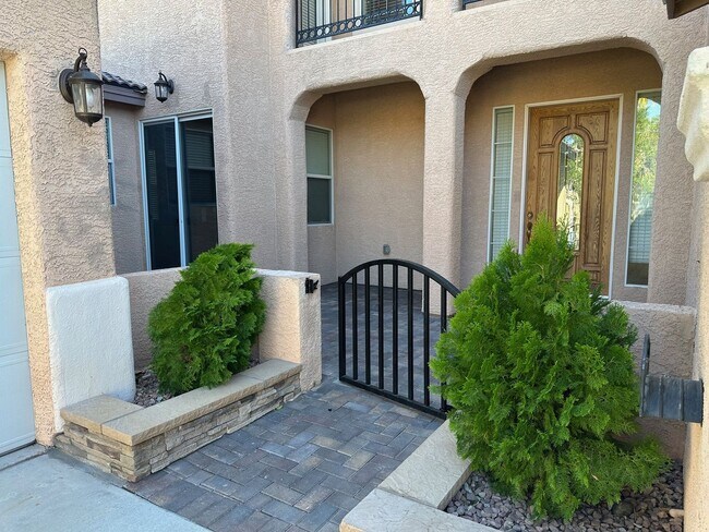 Building Photo - Exquisite 5-Bedroom Home Near Lone Mountain
