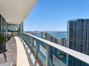 Building Photo - 200 Biscayne Blvd Way