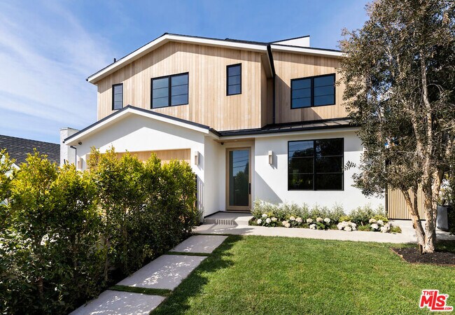Building Photo - 1047 Chautauqua Blvd