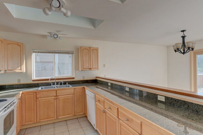 Foto del edificio - 2 bedroom and 2.5 Bath - Admirals Cove Home