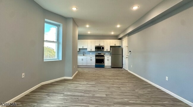 Building Photo - 155 Clifton Ave