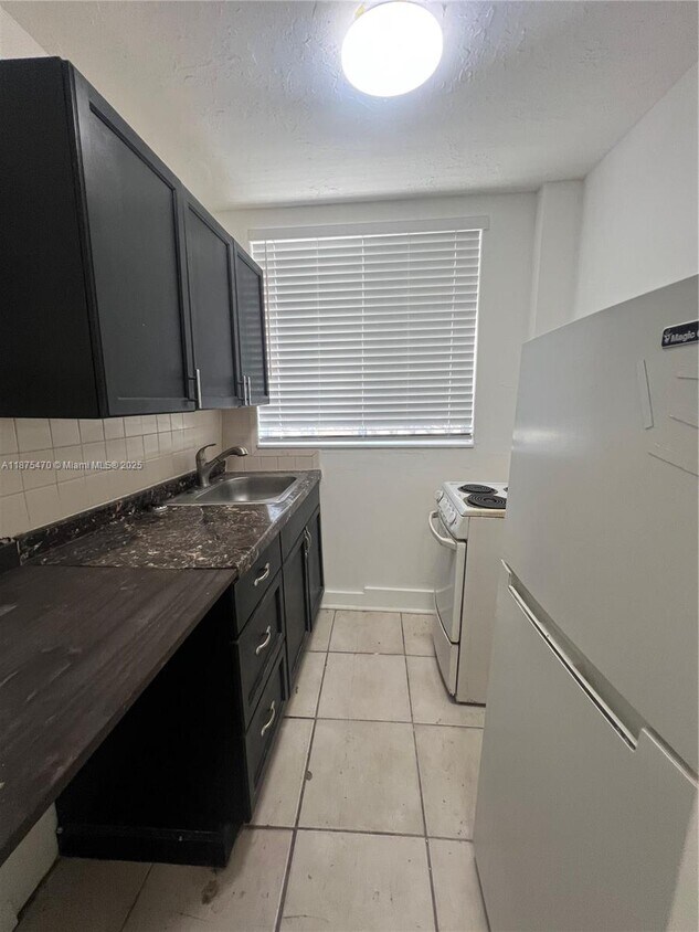 Foto principal - 1563 SW 2nd St