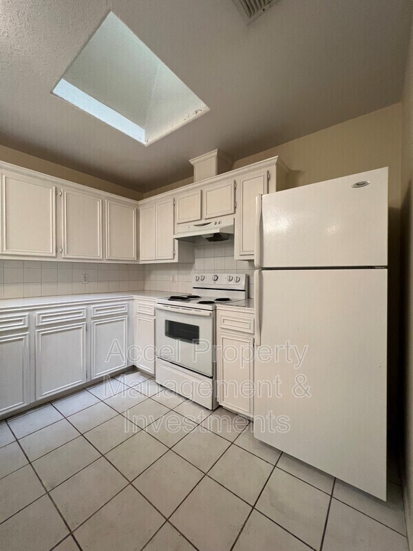 Building Photo - 2401 Kimberly Ln