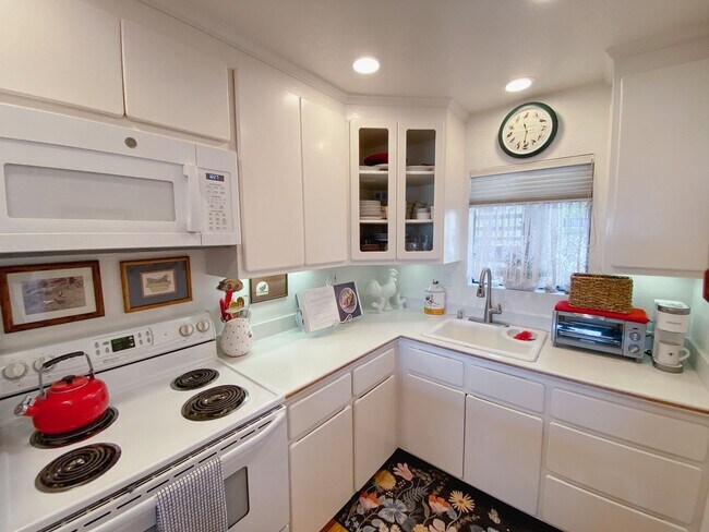 Foto del edificio - 3375 Foothill Rd