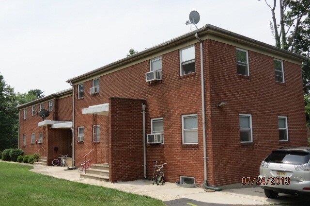 Foto del edificio - 207 Fort Lee Rd