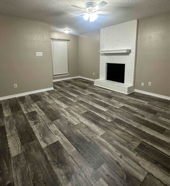 Foto del edificio - 4913 Jamesway Rd