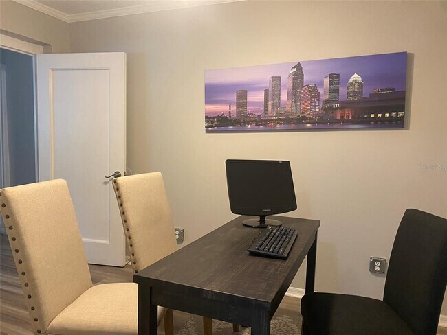 Foto del edificio - 2709 S Manhattan Ave