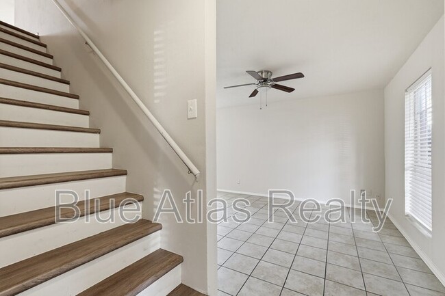 Photo - 702 Skyline Dr Townhome