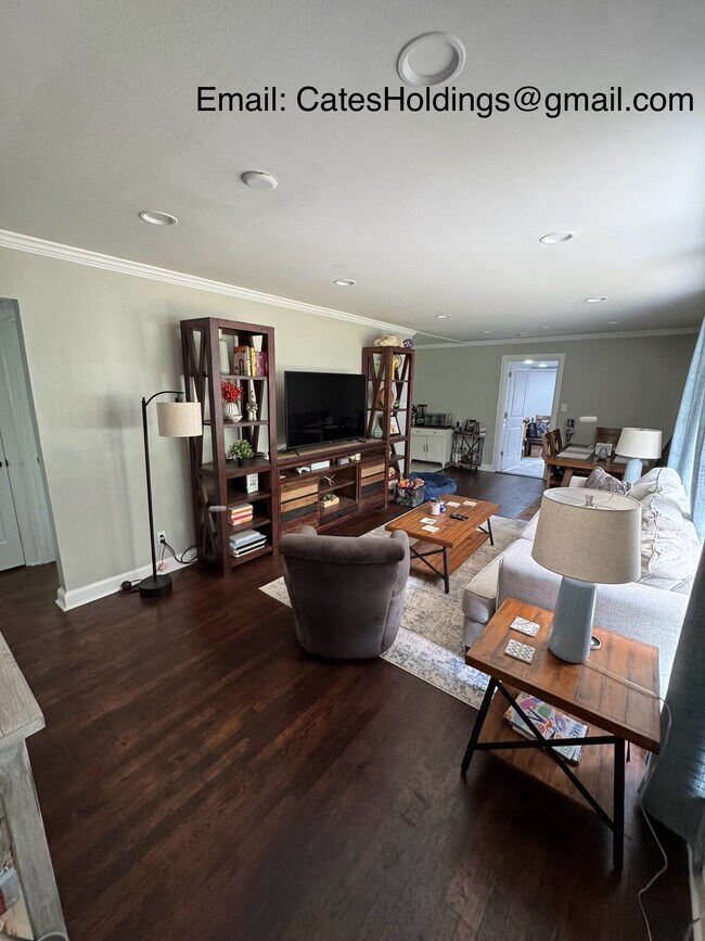 Foto del edificio - 4848 Gilmore Dr