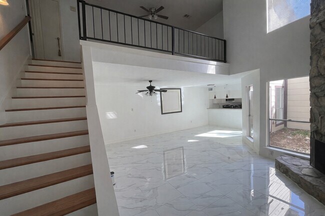 Foto del edificio - 12255 W Village Dr