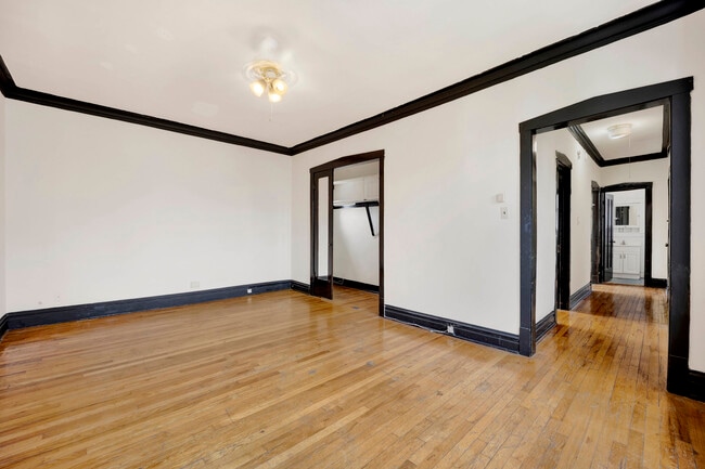 Building Photo - 1469 W Carmen Ave