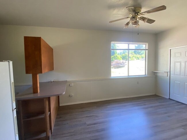 Building Photo - 215 Ski Village Dr