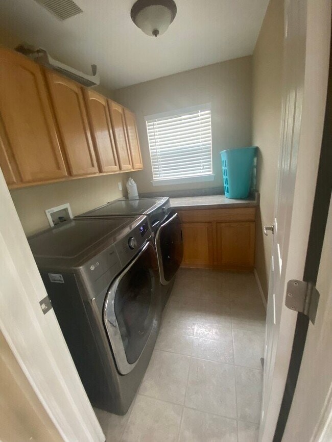 Foto del edificio - 10850 Trotwood Way