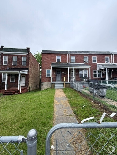 Building Photo - 2833 Sunset Dr