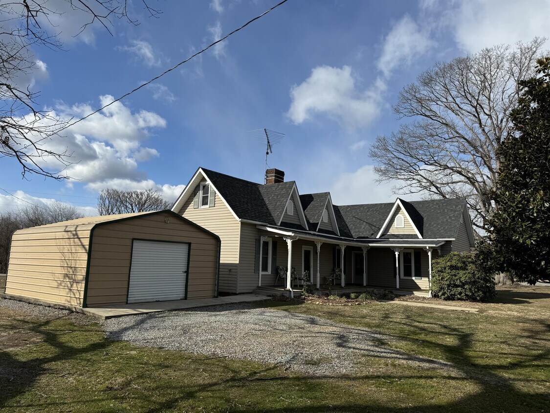 1275 N Lomax Rd, Roaring River, NC 28669 House Rental in Roaring