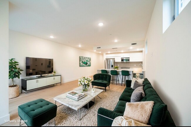 Foto del edificio - 2000 N Beachwood Dr