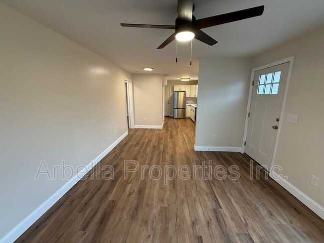 Building Photo - 1101 N Wilcox Dr