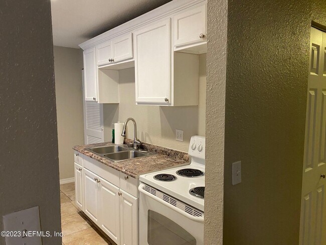 Building Photo - 3923 Harbor View Dr