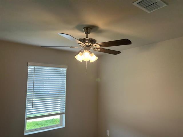 Foto del edificio - 1613 Tin Roof Rd