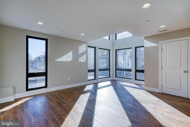 Foto del edificio - 241 W Oxford St