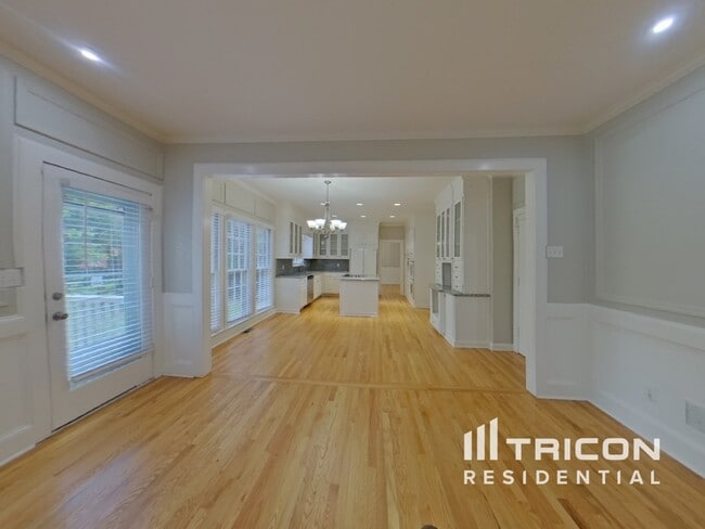Building Photo - 5630 Vicarage Walk