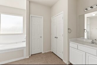 Building Photo - 21627 Cozy Hollow Ln