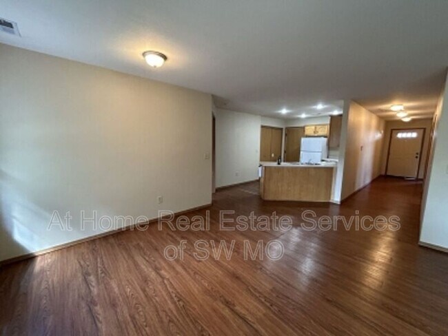 Building Photo - 1143 S Clifton