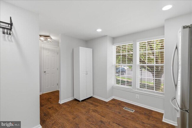 Foto del edificio - 1490 Autumn Ridge Cir