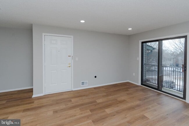 Building Photo - 69 Fisher Dr