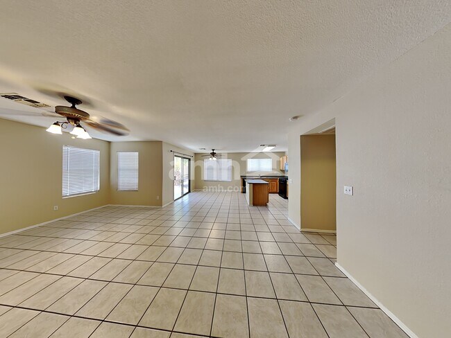 Building Photo - 2256 E Hazeltine Way