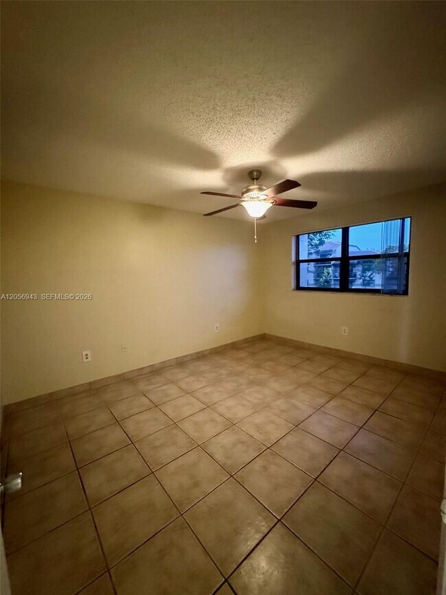 Building Photo - 9945 Nob Hill Ct