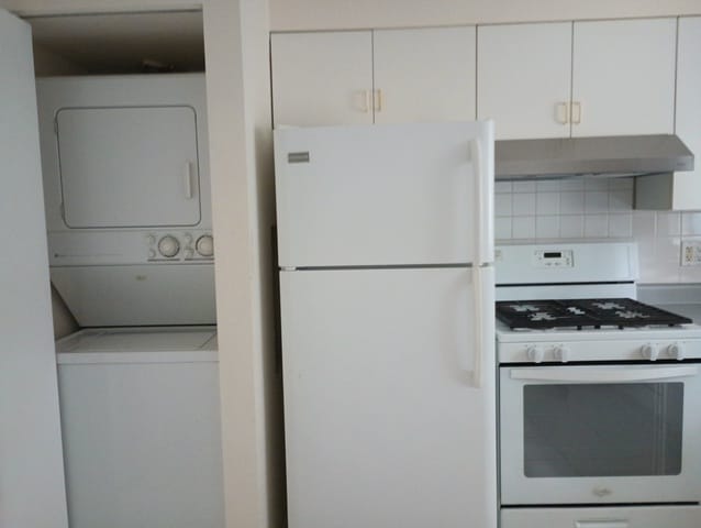 Laundry unit - 140 Green Bay Rd