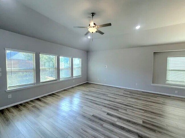 Building Photo - 913 Cobalt Dr
