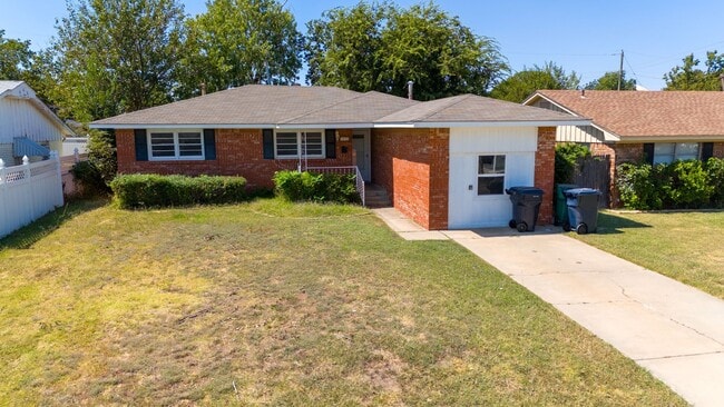 Building Photo - Freshly Updated 4-Bedroom Home in a Prime ...