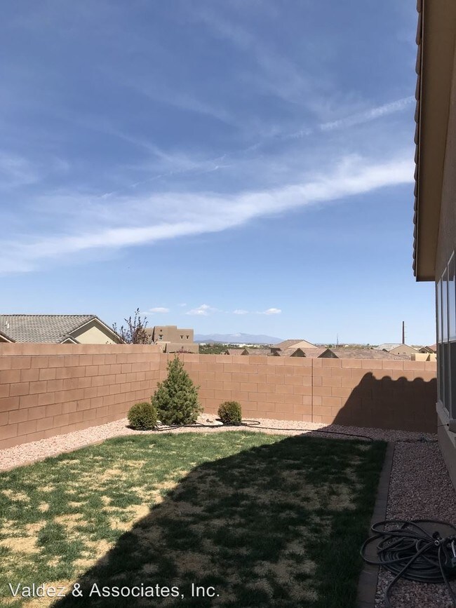 Building Photo - 4 br, 2 bath House - 4716 Hojas Verdes