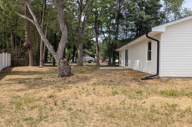 Building Photo - 501 University Dr