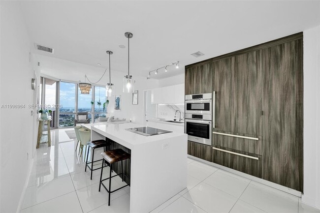 Foto del edificio - 851 NE 1st Ave