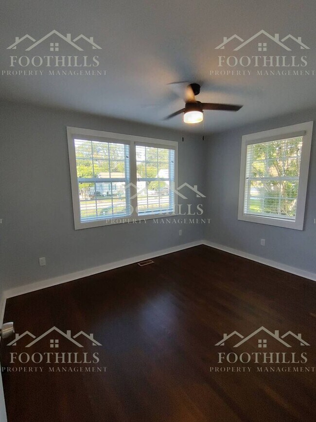 Foto del edificio - 2-Bedroom Home with Appliances and Flat Ba...
