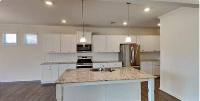 Foto del edificio - 4610 Bramblett Grove Pl