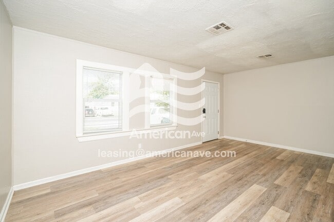 Building Photo - 1533 N Delaware Pl