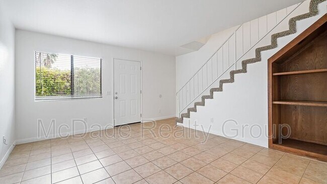 Building Photo - 4571 Winona Ave