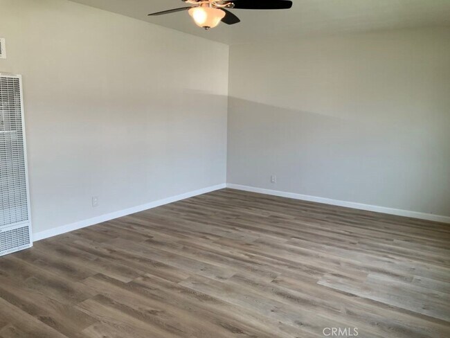 Building Photo - 2416 Huntington Dr