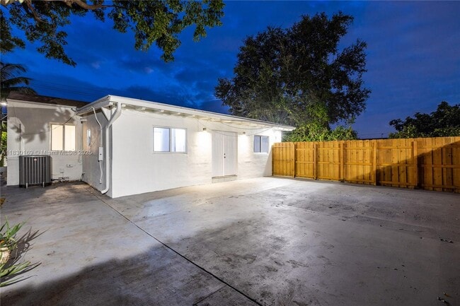Foto del edificio - 2729 SW 18th St