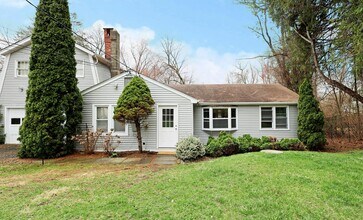 Building Photo - 121 Westport Rd