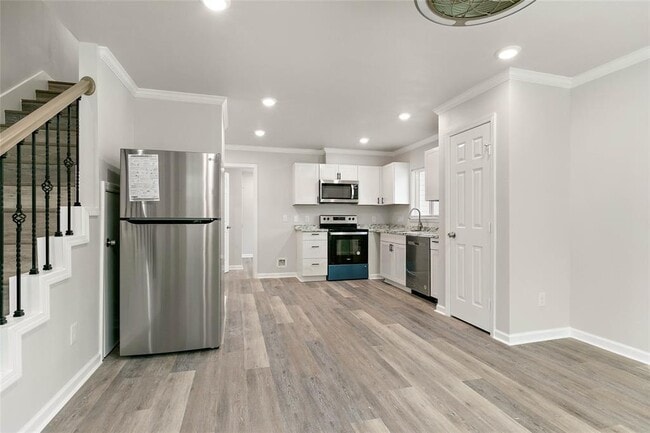 Building Photo - 28402 Champion Oaks Dr