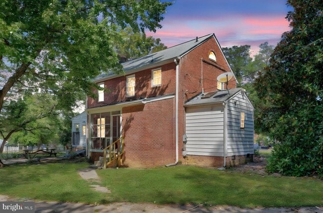 Foto del edificio - 13206 Occoquan Rd