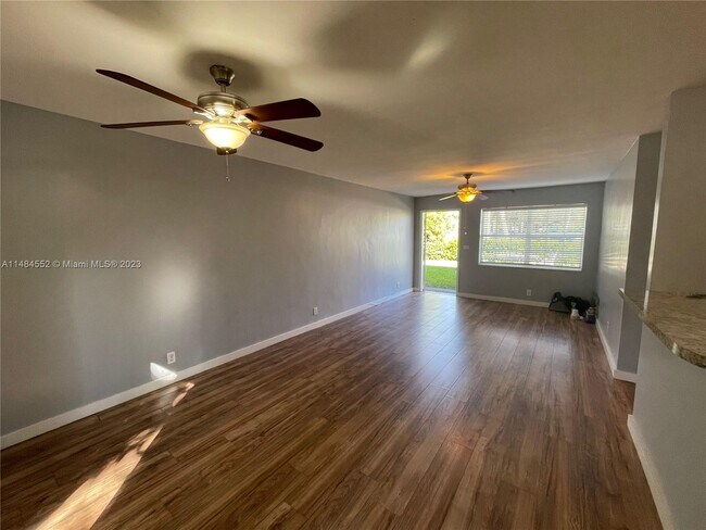 Foto del edificio - 411 SW 11th Ave