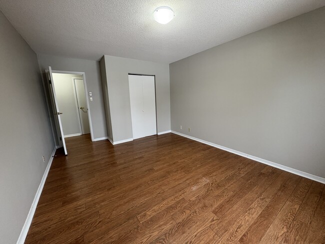 Building Photo - 151 Queen St